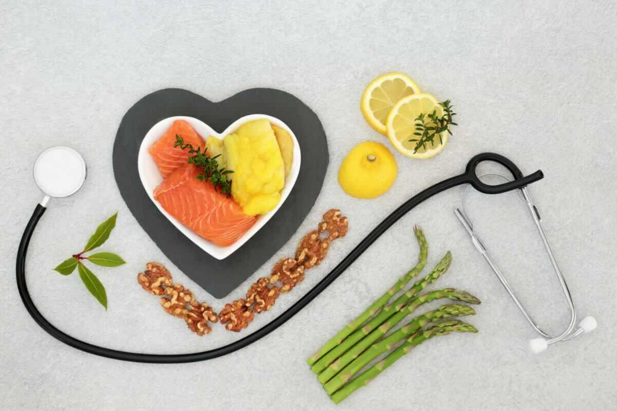 cuore con salmone, asparagi, limone 