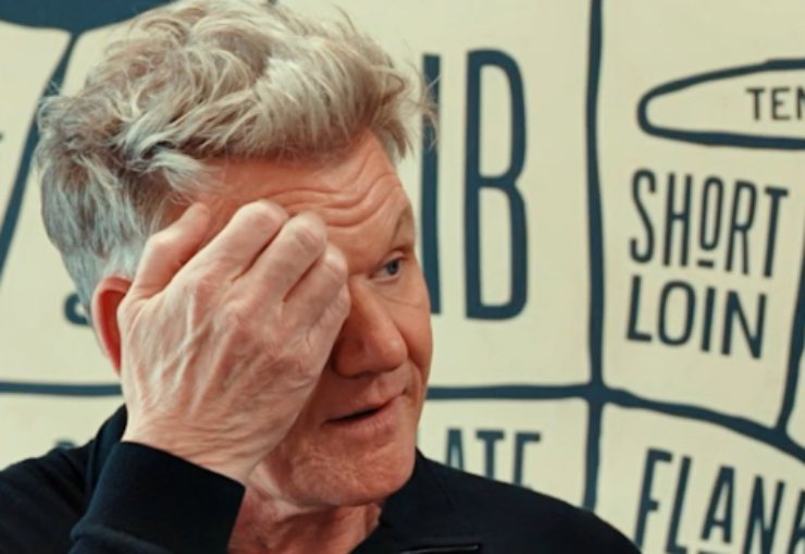 gordon ramsey perplesso che si gratta la fronte
