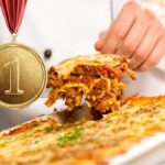 una teglia di lasagna e la medaglia numero 1