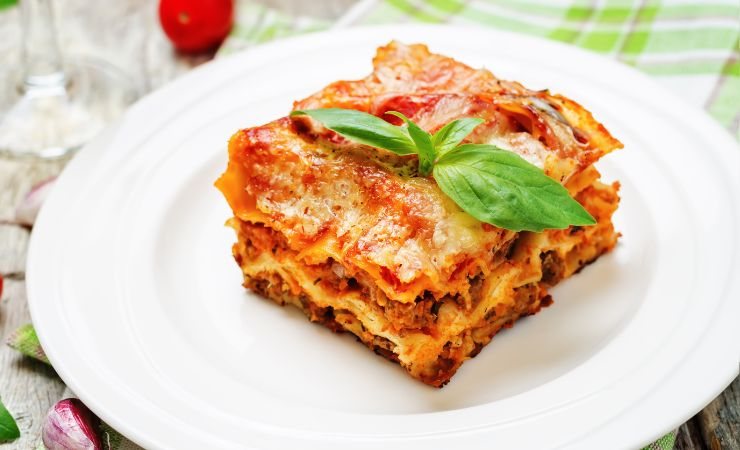 un piatto di lasagna