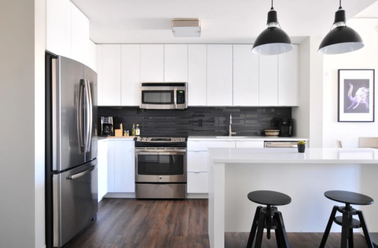cucina moderna bianca e nera