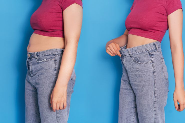 una ragazza, sulla sinistra quando non era in forma e sulla destra lei in perfetta forma